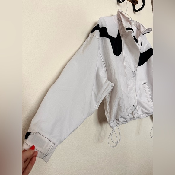 Nike Statement Swoosh Jacket White Black Zip Up Windbreaker • Small - Picture 4 of 8